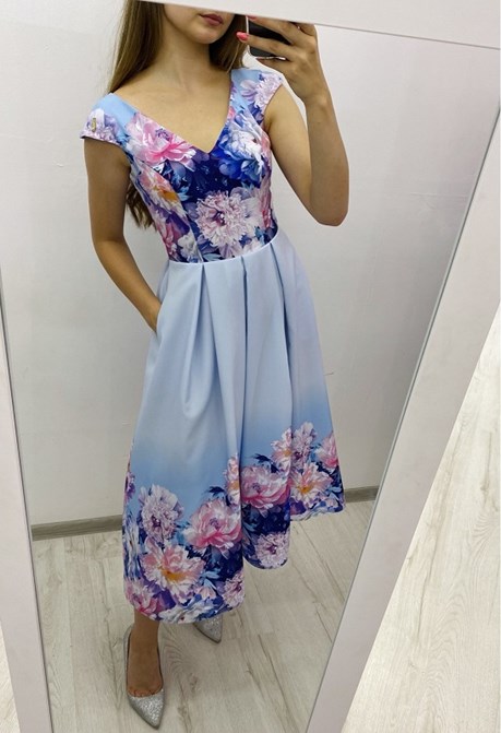 Sukienka midi rozkloszowana kwiaty błękit