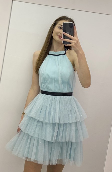 Sukienka krótka tiul plecy falbany brokat błękit