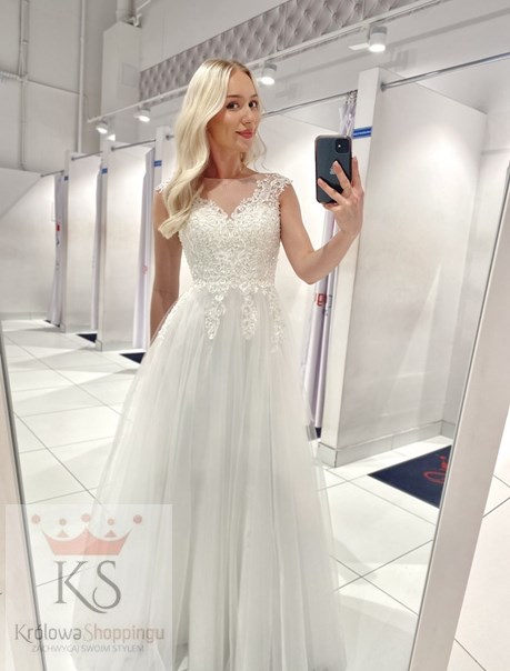 Sukienka długa zabudowana perełki koronka biel