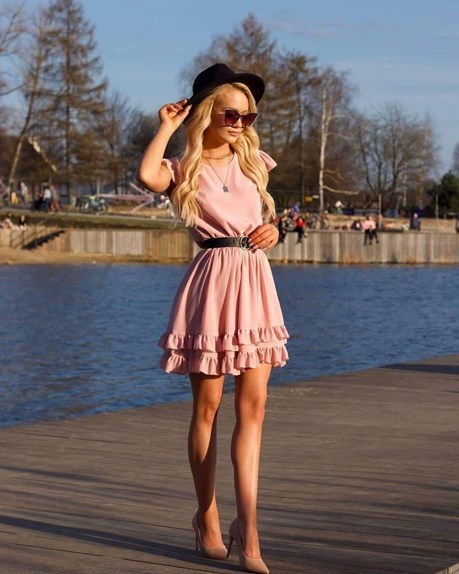 Sukienka krótka falbanka krótki rękaw wrzos