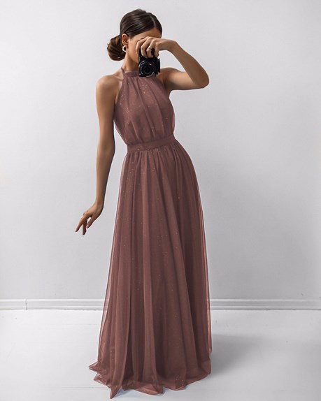 Sukienka długa wiązanie szyja tiul brokat brąz