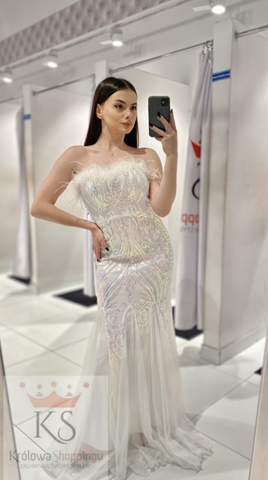 Sukienka długa rybka cekiny pióra biel