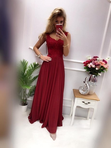 Sukienka długa wiązana na plecach bordo