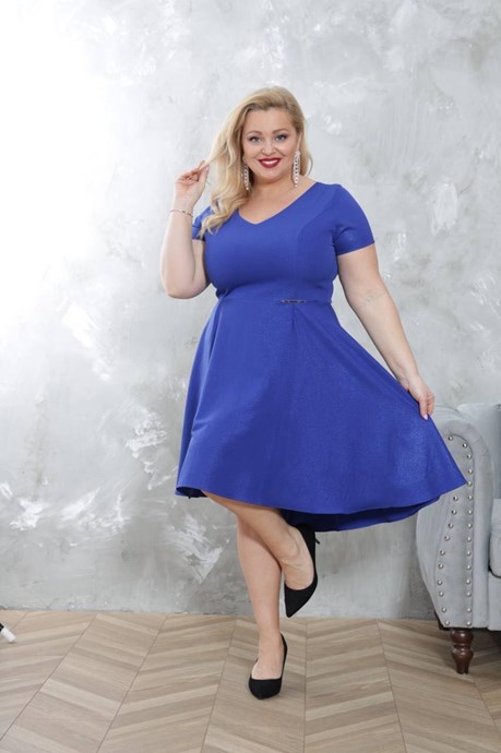 Sukienka krótka dłuższy tył połysk chaber