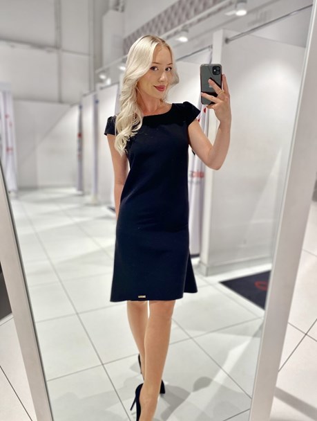 Sukienka krótka trapezowa guzik z tyłu czarny