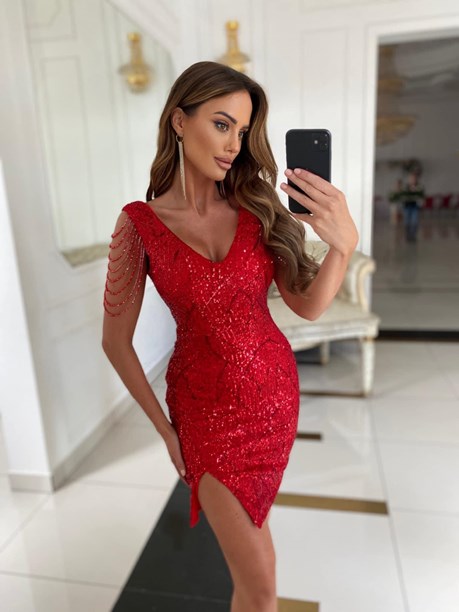 Sukienka krótka ozdobne ramiona cekiny czerwień