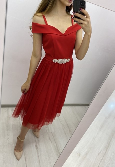 Sukienka midi opadające ramiona tiul czerwień
