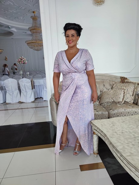 Sukienka długa cekiny rękawek V dekolt lila