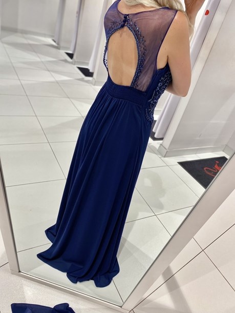 Sukienka długa perełki z tyłu granat