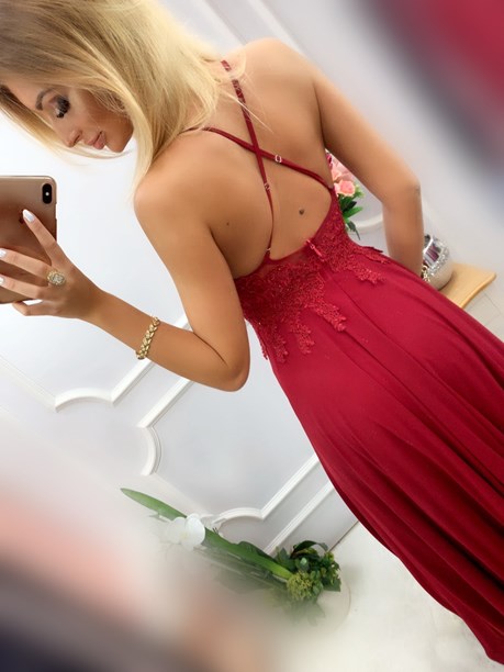 Sukienka długa z dekoltem na ramiączkach bordo