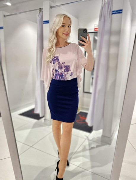 Sukienka krótka maskująca wysoki stan róż/granat