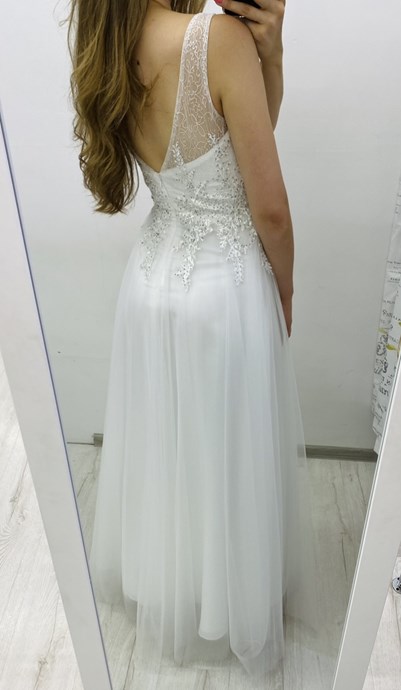 Sukienka długa cyrkonie dekolt odkryte plecy biel