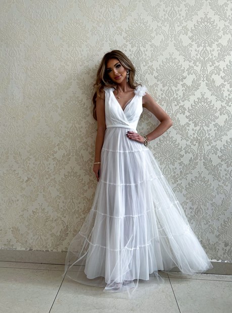 Sukienka długa tiul falbanki na ramionach biel