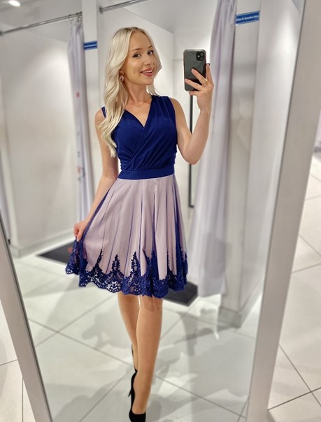 Sukienka krótka z dekoltem tiul granat