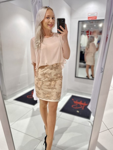 Sukienka krótka koronka krzyż plecy róż