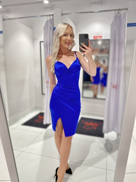 Sukienka krótka zakładka ramiączka satyna chaber