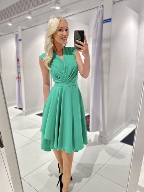 Sukienka midi szerokie ramiączka falbana zieleń