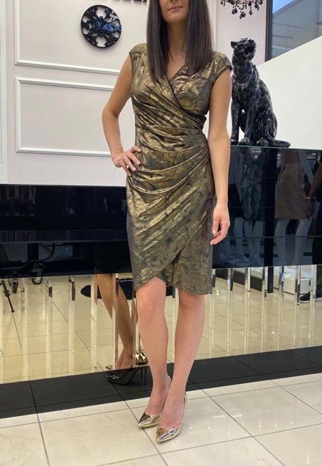 Sukienka krótka marszczenie pas kwiaty złoto/czerń