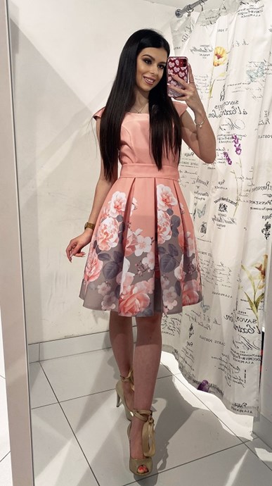 Sukienka krótka rozkloszowana kwiaty brzoskwinia