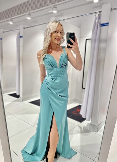 Sukienka długa rybka marszczenie satyna pistacja