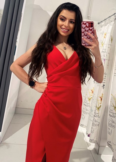 Sukienka krótka dopasowana na ramiączkach malina