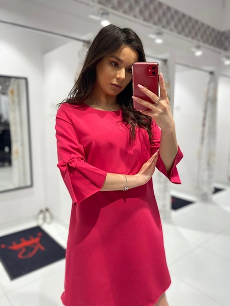 Sukienka krótka kokarda na rękawach malina