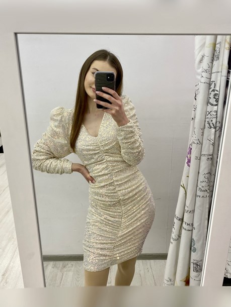 Sukienka krótka cekiny rękaw marszczony beż/złoto