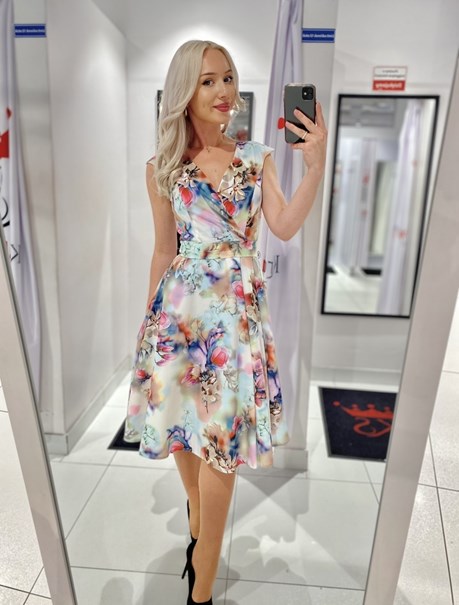 Sukienka midi dekolt zakładka kwiaty błękit