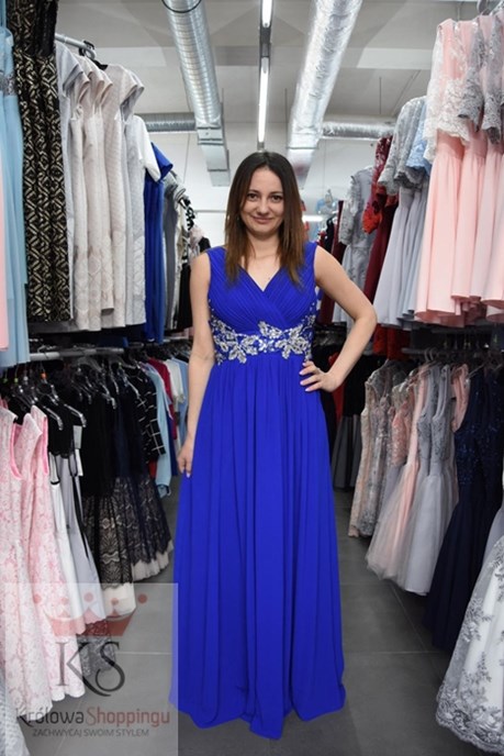 Sukienka długa z ozdobą z kamieniami chaber