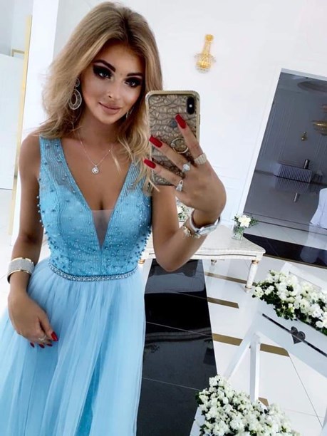 Sukienka długa tiulowa ozdobna góra niebieski