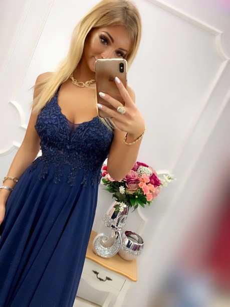 Sukienka długa z dekoltem na ramiączkach granat