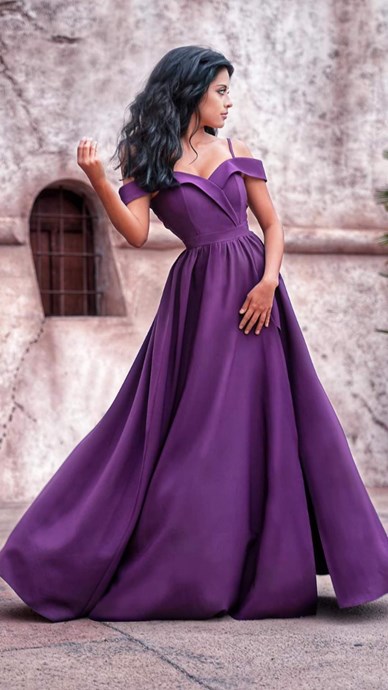 Sukienka długa opadające ramiona pas śliwka