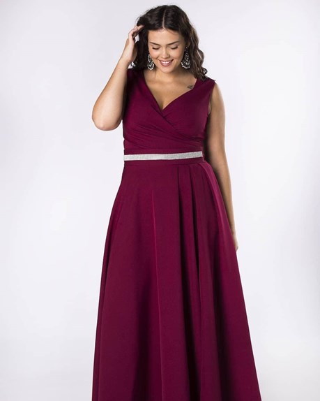 Sukienka długa marszczenia z paskiem bordo