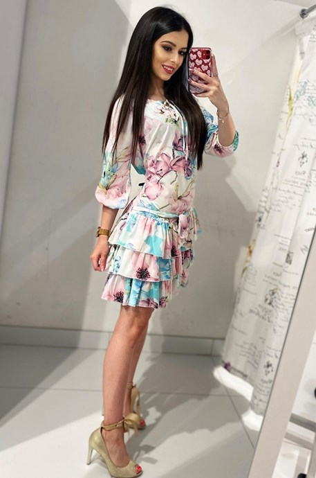 Sukienka krótka falbanka dłuższy rękaw kwiaty