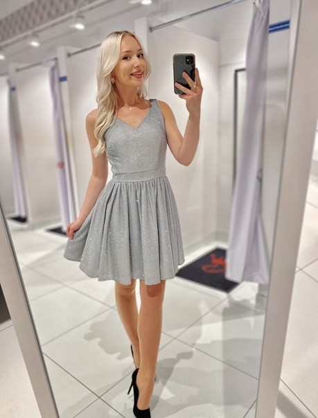 Sukienka krótka rozkloszowana brokatowa srebrny