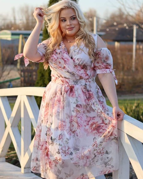 Sukienka midi falbanka rękaw 3/4 ciemne kwiaty