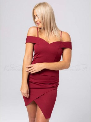 Sukienki dopasowane młodzieżowe