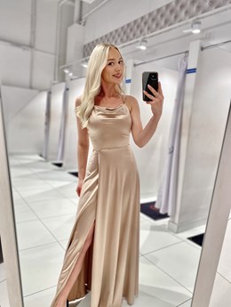 Sukienka długa satynowa wiązanie szyja złoto