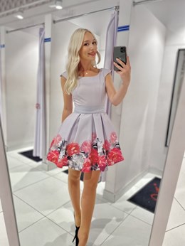 Sukienka krótka rozkloszowana szara kwiaty róż