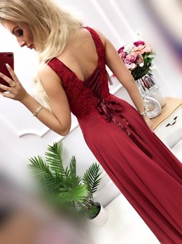 Sukienka długa wiązana na plecach bordo