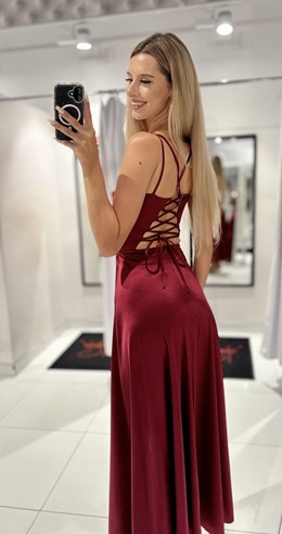 Sukienka długa satyna wiązanie plecy bordo