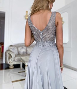 Sukienka długa ramiączka zdobiona góra popiel