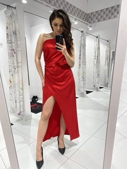 Sukienka długa na jedno ramię błyszcząca czerwony