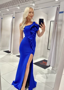 Sukienka długa jedno ramię falbana kwiat chaber