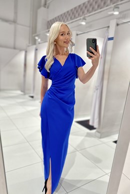 Sukienka długa dopasowana falbana rękaw chaber