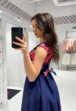 Sukienka midi rozkloszowana kwiaty granat