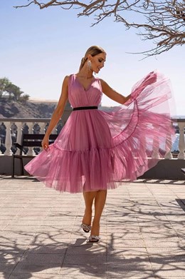 Sukienka midi tiul głęboki dekolt róż