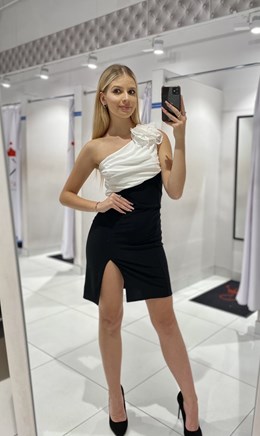 Sukienka krótka asymetria ozdoba biel czerń