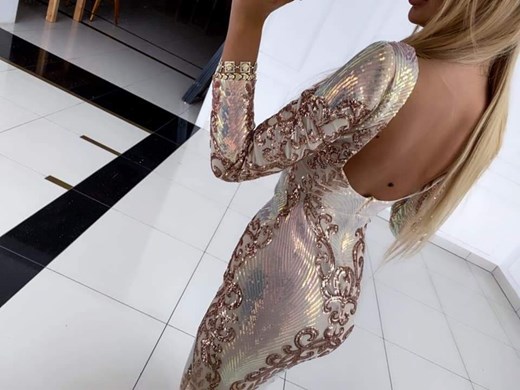 Sukienka długa rybka dopasowana wzory cekin beż