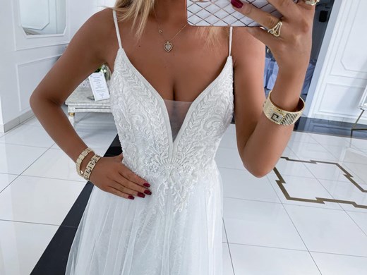 Sukienka długa ramiączka zdobienia koronka biel